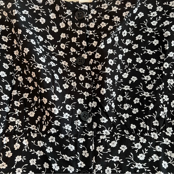 Cropped Top 🖤 worn once! - Picture 2 of 10